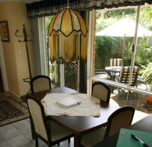 Hillside Country Retreat Bed & Breakfast Gold Coast Room photo